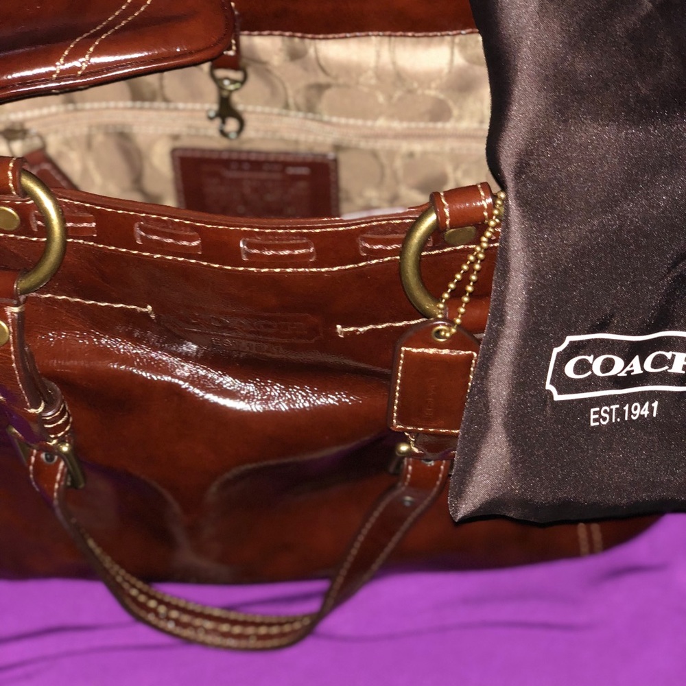 NWOT Coach Brown patent leather bag with wristlet